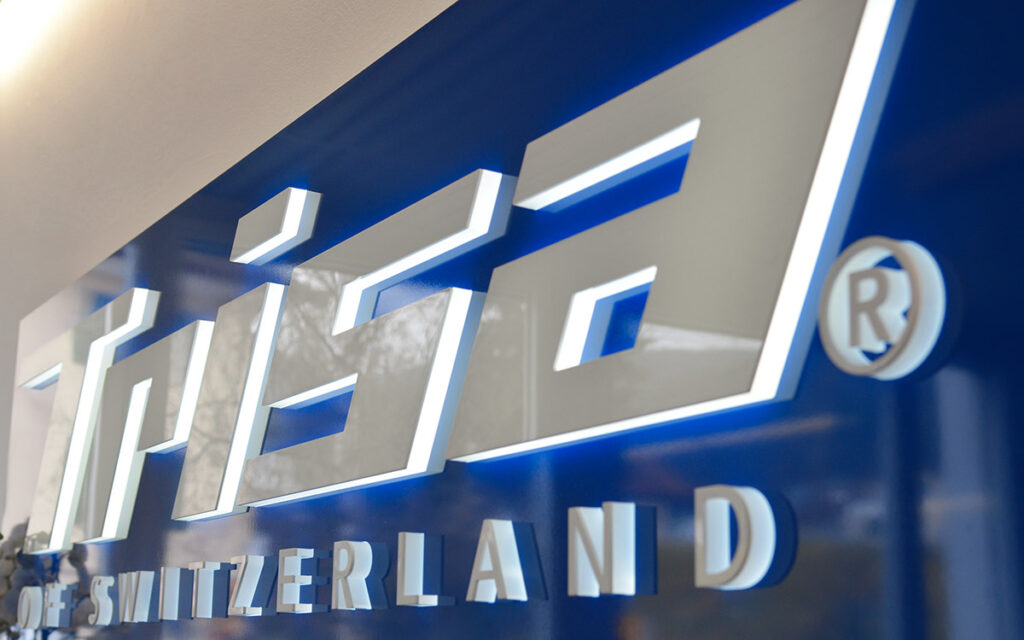 Leuchtlogo aus Acrylglas mit LED-Beleuchtung